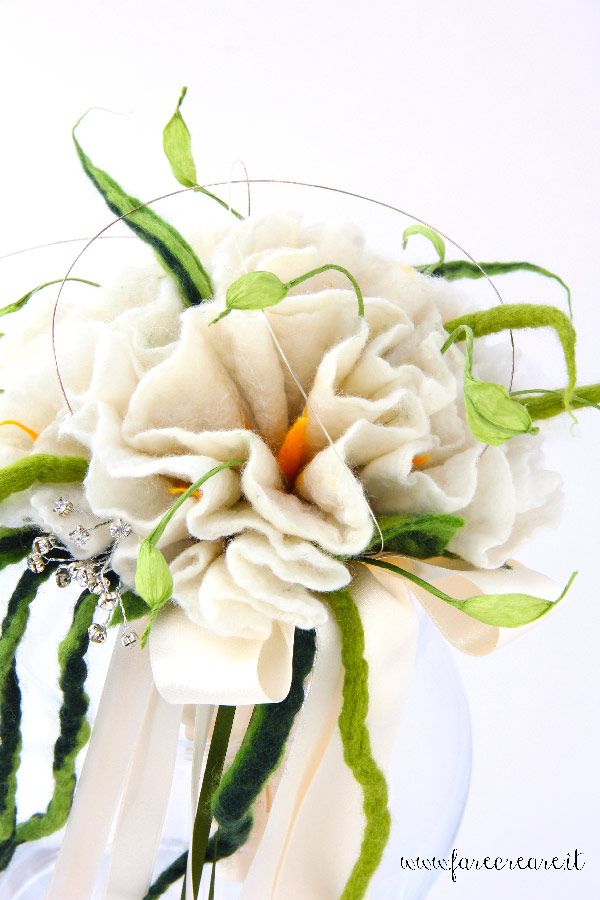 Bridal flower felt white, bouquet da sposa fai da te.