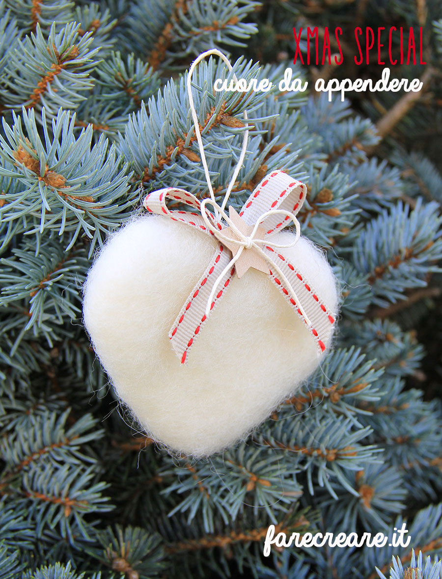 Cuore in lana cardata per Natale - colore bianco.