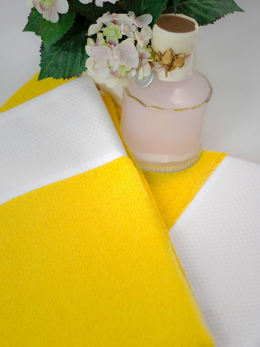 Lime Italy nuova collezioni asciugamani spugna - colore giallo con balza di piquet bianca di cotone.
