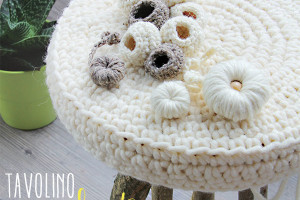Immagine di tavolino in lana a crochet speciale tutorial.